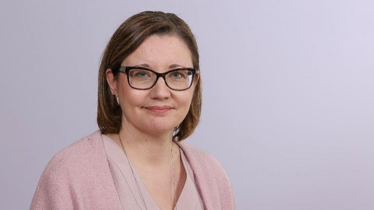 Det råd som Företagarna i Finland har gett sina medlemsföretag kan ifrågasättas - arbetsgivaren har en skyldighet att behandla arbetstagarna jämlikt