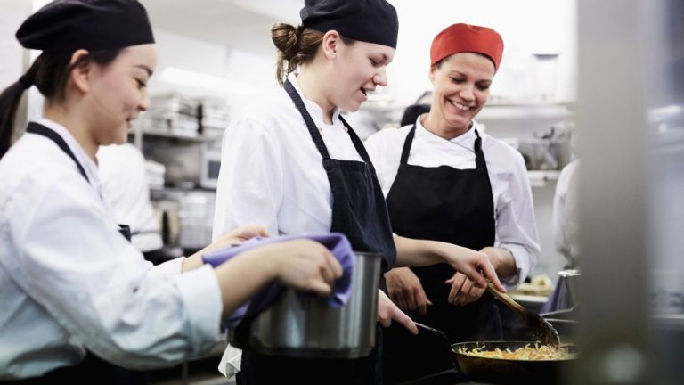 Regeringen frångår planerna att göra korttidsanställningar lättare för personer under 30 år