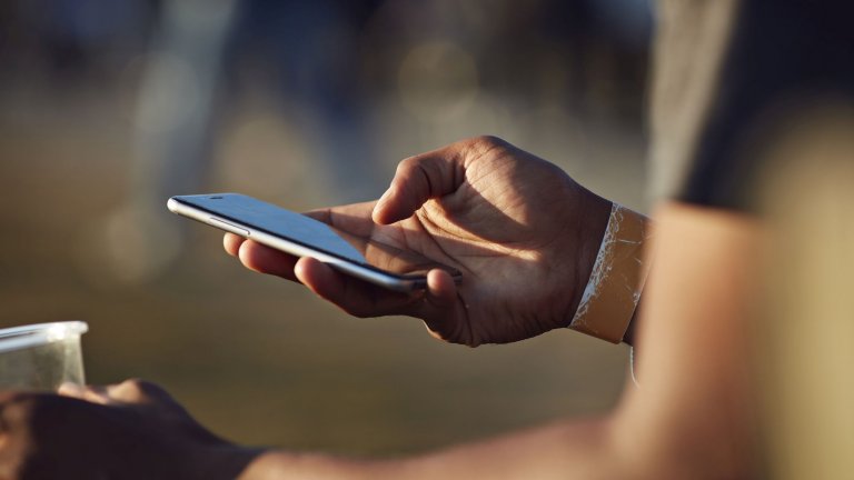 Ungefär hälften av all kontakt som kommer till invandrarnas anställningsrådgivning härstammar från servicebranscherna