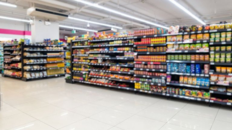 En handelsman i Tusby uppfann en konstig ekvation för att bli av med arbetstagarna - utlokaliserade dem och sade sedan upp avtalet