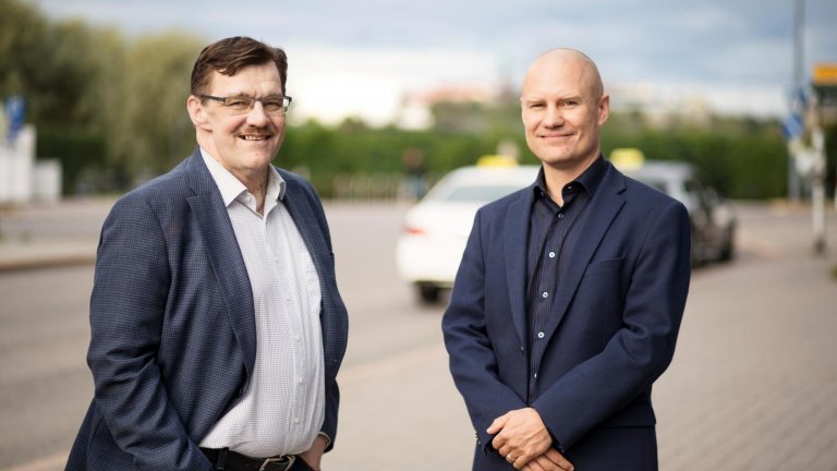 Utkomstskyddet blir alltmer komplicerat och behöver därför reformeras, säger direktörerna för Servicebranschernas arbetslöshetskassa