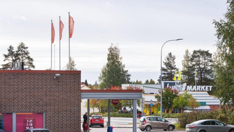 Government’s proposal would introduce different rules for similar stores