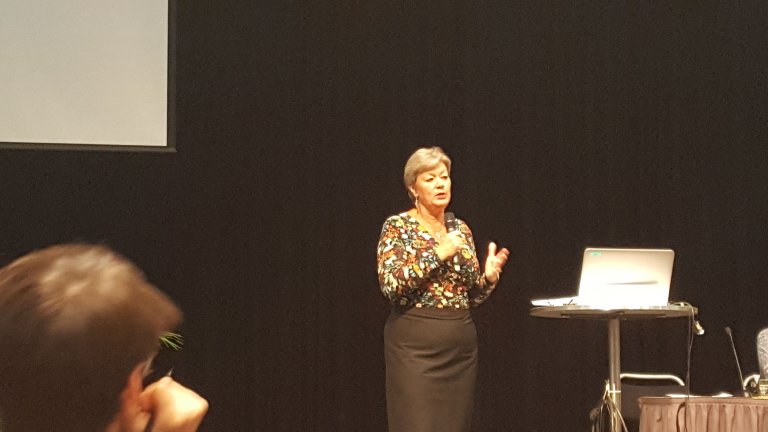 Sverige vill tackla ungdomsarbetslösheten – i stället för piska erbjuds tjänster för unga