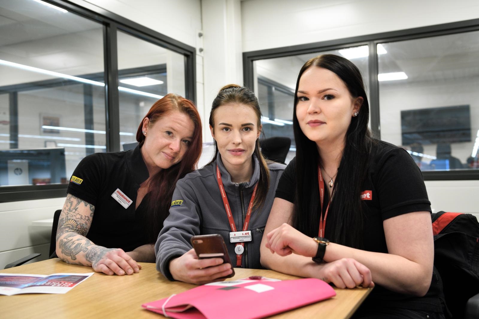 The active ladies of Motonet are full-time employees. Photo: Harri Nurminen