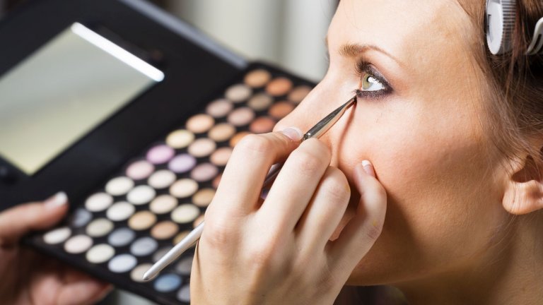 Kosmetolog vann över staten i rätten: Lön arbetsgivaren lovat för moderskapsledighet måste betalas enligt lönegarantin