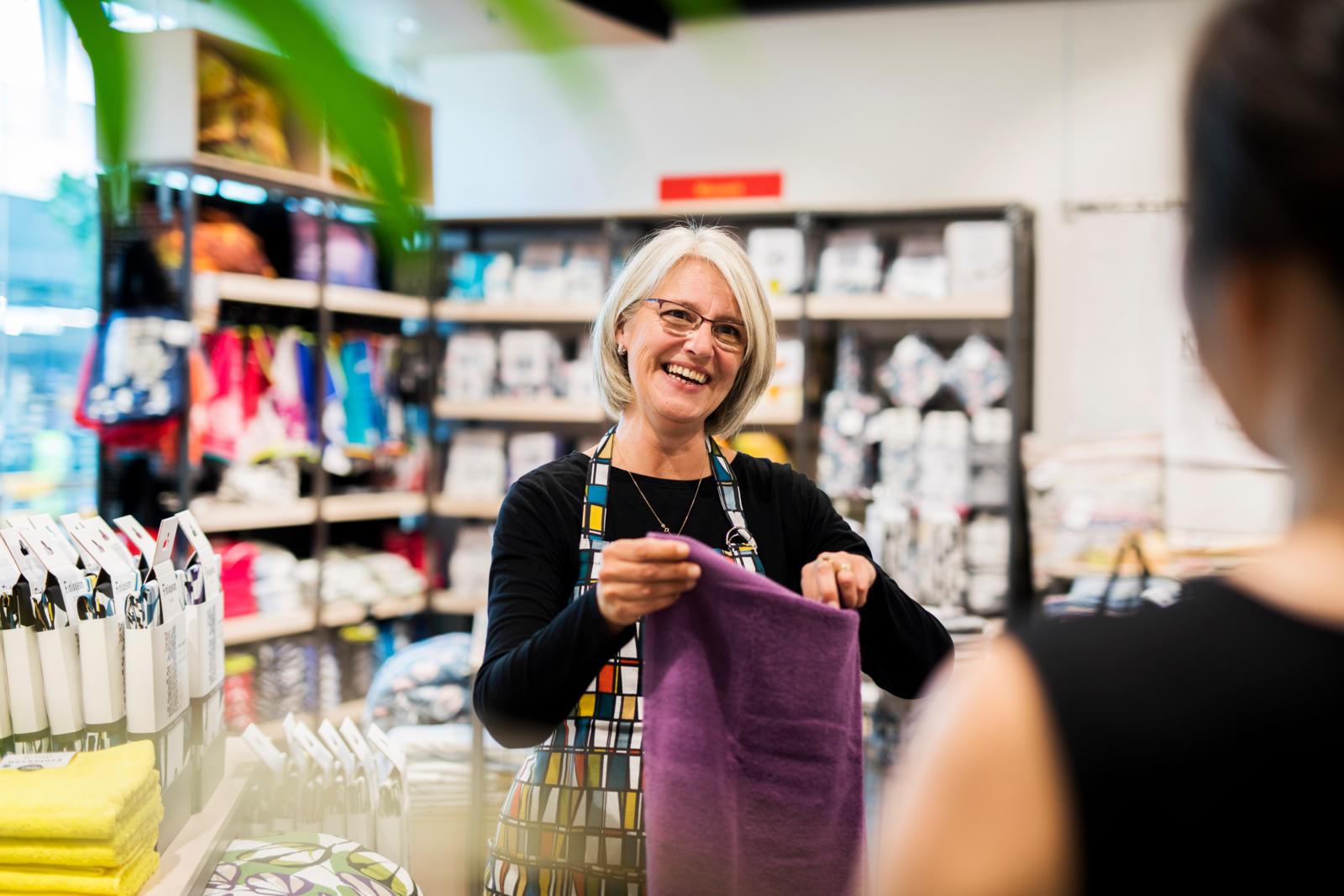Enligt Marjo Laitinen är förtroendemannaarbetet givande, intressant och tidvis utmanande. Ensam behöver du dock inte klara av allt.  Bild: Anna Autio