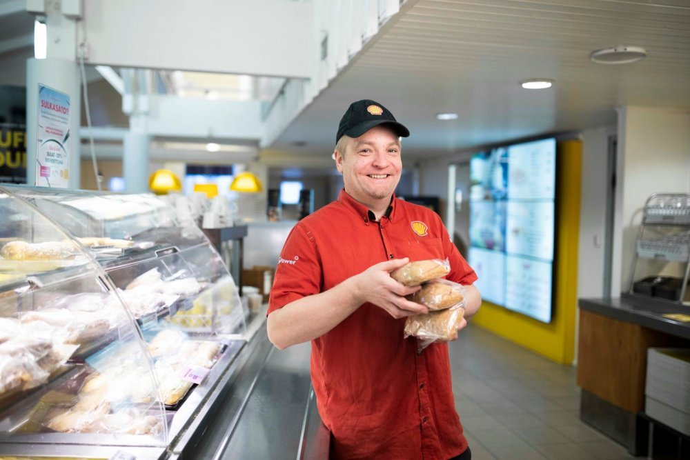 Vesa-Matti encourages part-time employees to ask for more hours. “If it seems difficult, contact your shop steward. If your workplace doesn’t have one, you should get one!” Photo: Antti Leinonen