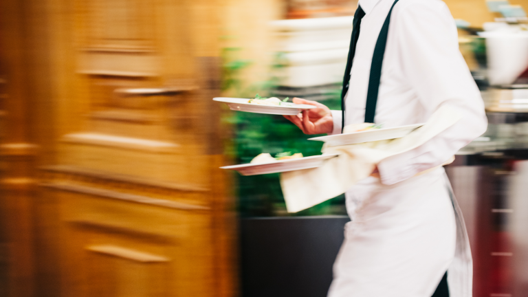 Considerable differences in summer workers’ total pay – check how much your wages are affected by your working conditions