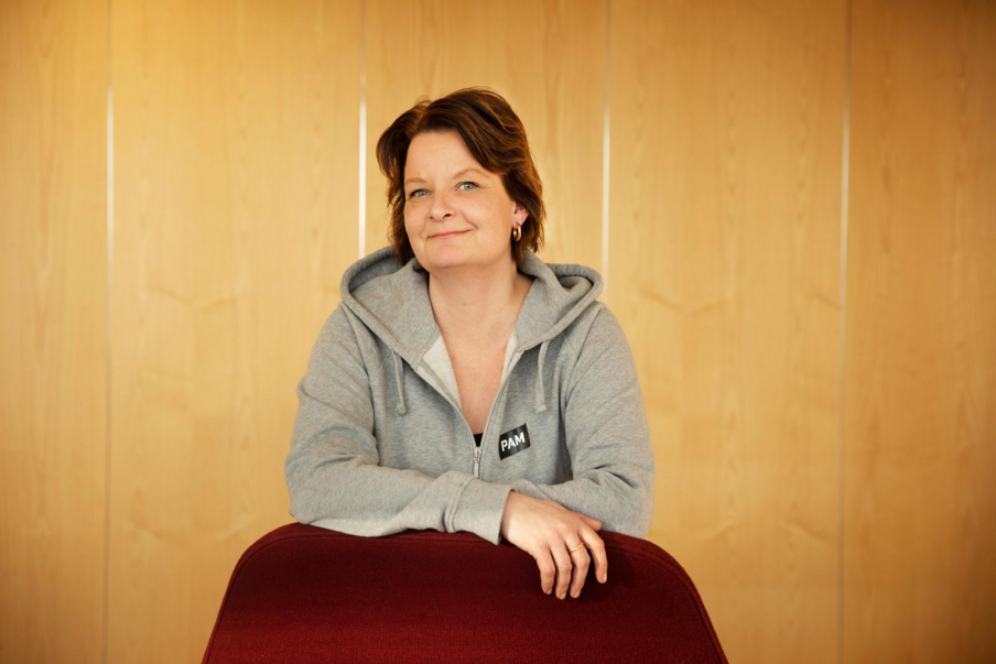Enligt Maria Juntunen behöver deltidsanställda fler arbetstimmar men absolut inte oavlönade sådana enligt konkurrenskraftsavtalet. Foto: Heli Sorjonen