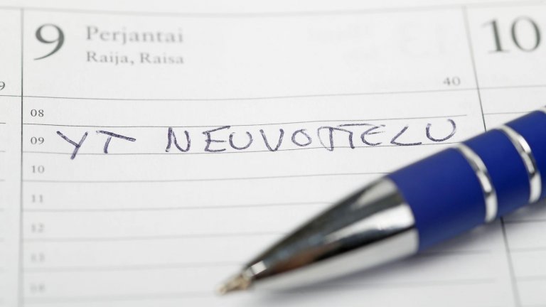 Coronaviruset hotar nu arbetstillfällen inom service – det förhandlas redan om permitteringar