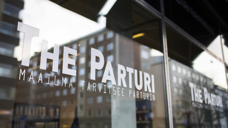 PAM vill ingå företagsspecifika kollektivavtal med frisörföretag – The Parturi var först ute med att ingå ett avtal