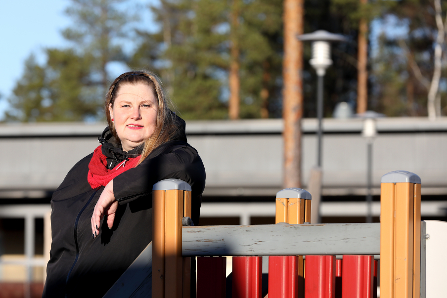 Fullmäktigeledamot i Kankaanpää Sari Pihlajaniemi är nöjd över skiftesvården på daghemmet. Bild: Jussi Partanen.