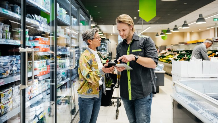 Handboken i arbetarskyddet inom handeln har uppdaterats - kolla in och beställ guiden till din arbetsplats