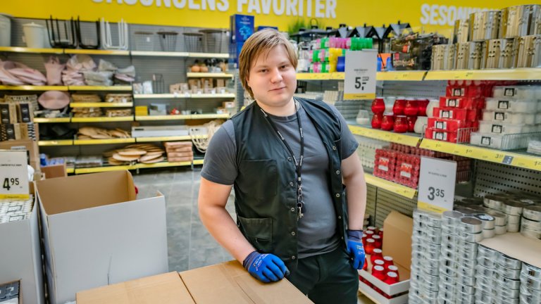 Nya PAM-medlemmen Oscar Söderman tycker det bästa med jobbet är kollegerna och kunderna