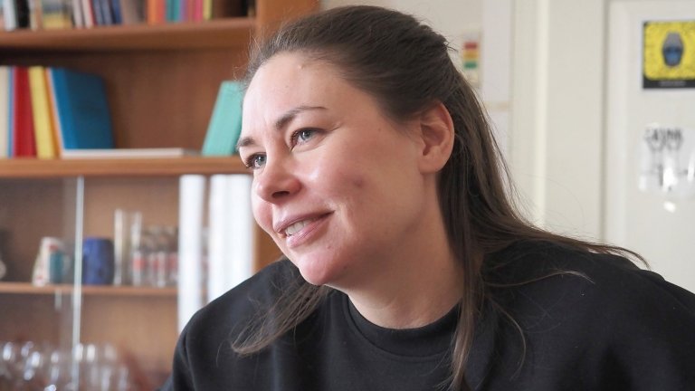 Elin Sundback stödjer arbetstagarna på Åland