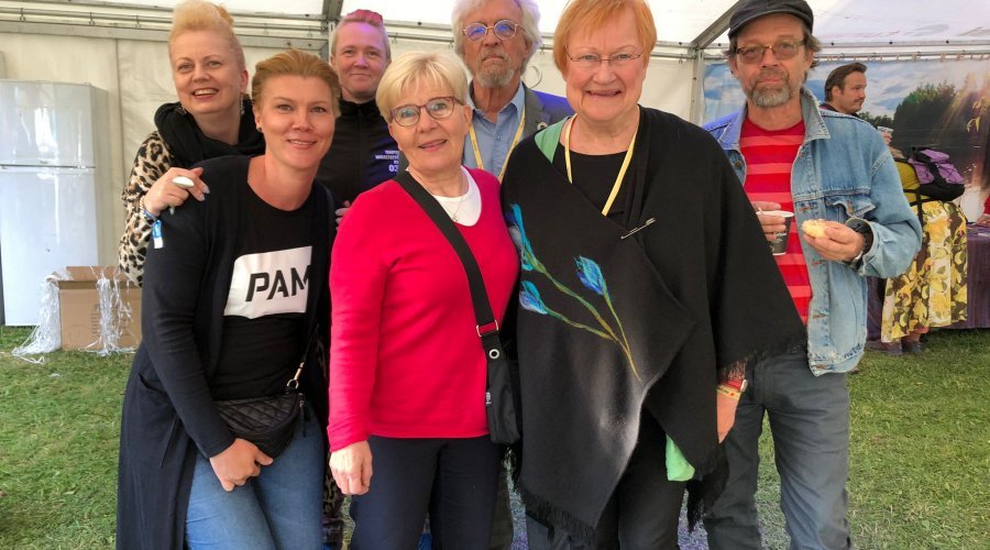 PAM:s medlemmar träffade president Tarja Halonen, som kom och hälsade på i Ay-olkkari på Työväen Musiikkitapahtuma i Valkeakoski.