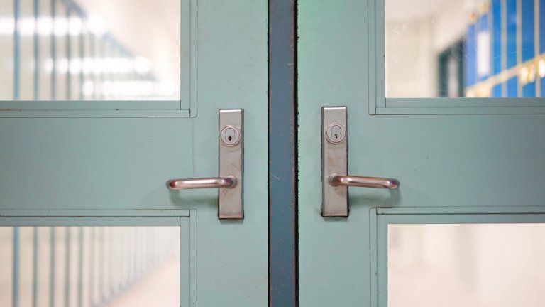 Can I get paid, if the strike in private social services closes my place of work?