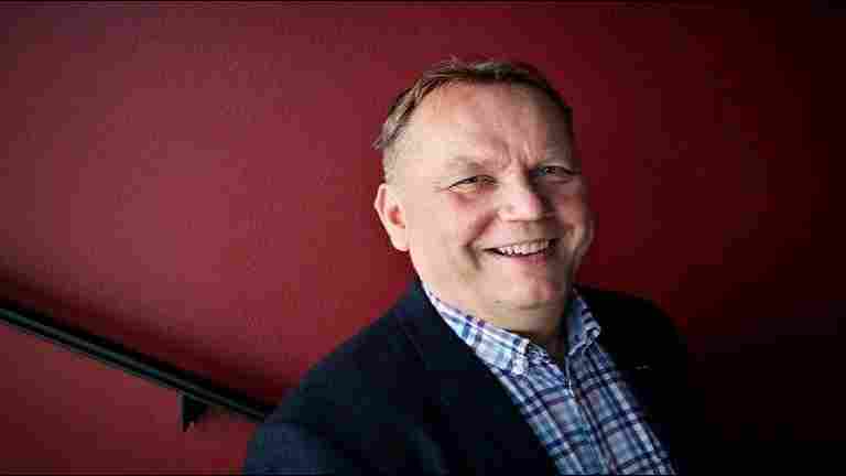 Service sectors must close pay gaps